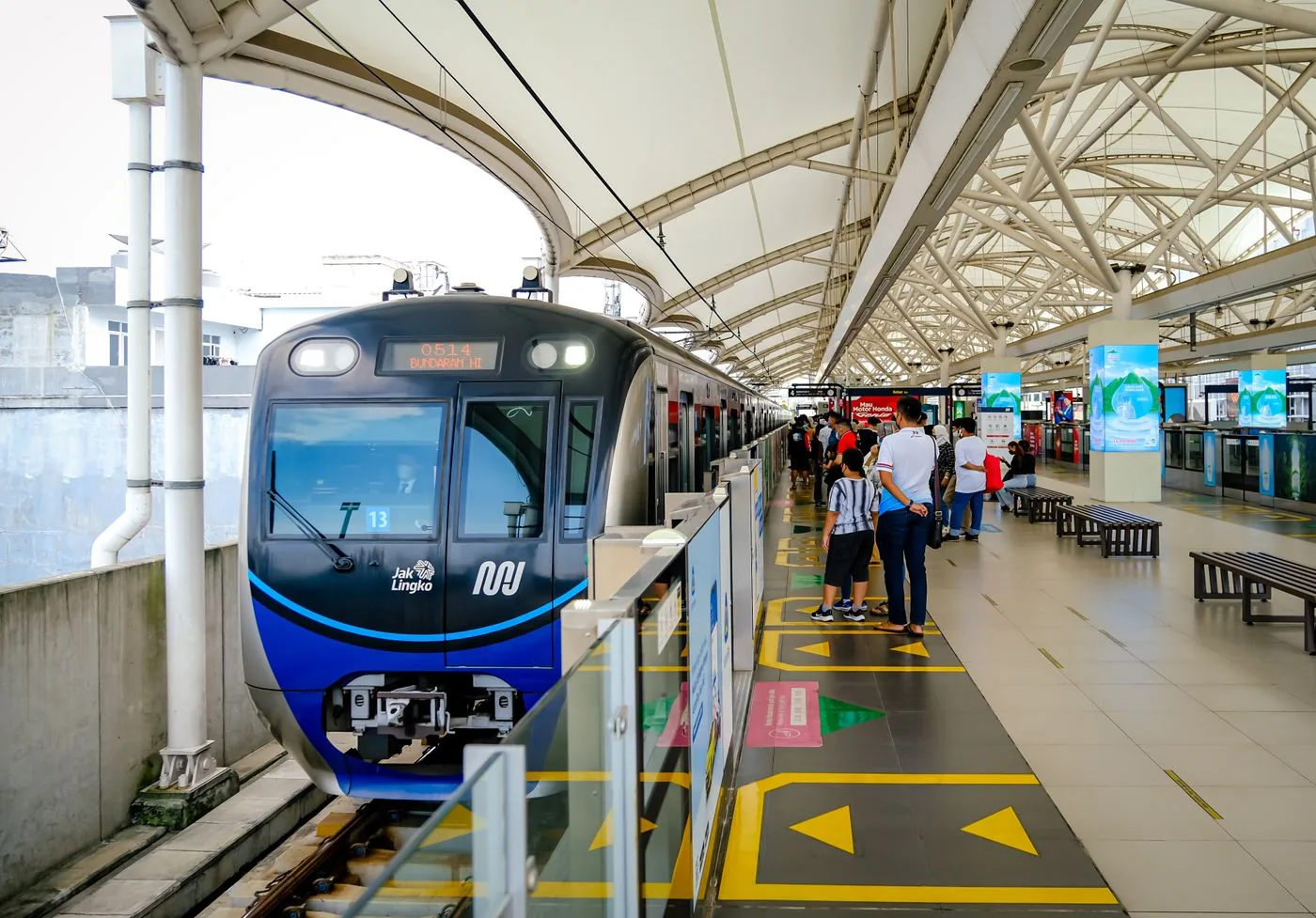 Jakarta MRT train at Senayan station platform